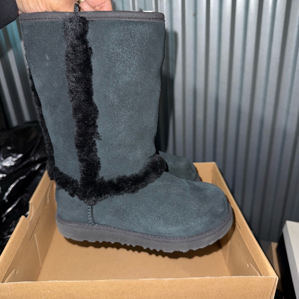 UGG girls black Hadley Sunburst style sz 13